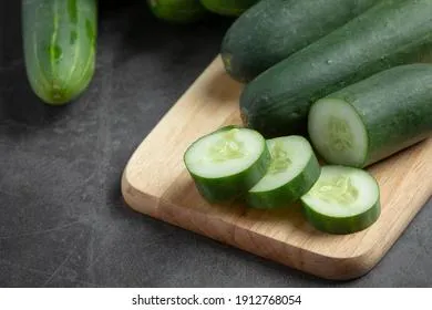 Врач сообщил о пользе огурцов для пенсионеров