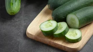 Врач сообщил о пользе огурцов для пенсионеров
