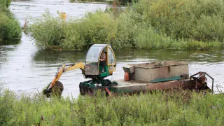 В Миассе очищают русло реки, берега и откачивают воду из частных домовладений