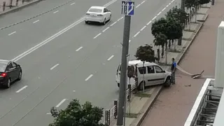 Водитель легковушки снёс забор на проспекте Ленина в Брянске