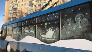 Два победителя: в Рязани нашли самый красивый новогодний транспорт