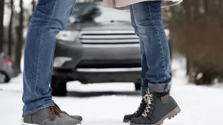 5 минут — и зимние сапоги перестали скользить: жена сказала, что это лучший мой подарок ей, проверенный способ