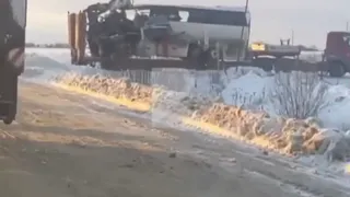 Видео: автобус, ставший участником ДТП в Скопинском районе, увозят с места происшествия