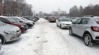 У завода "Красное знамя" открылась парковка на 200 мест