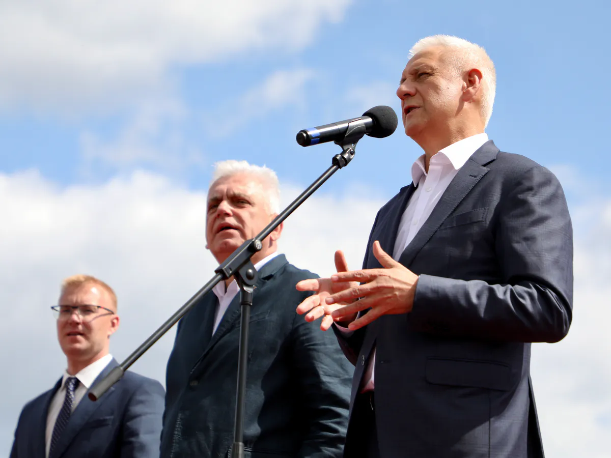 Магнитогорск проводил в большую жизнь две тысячи выпускников