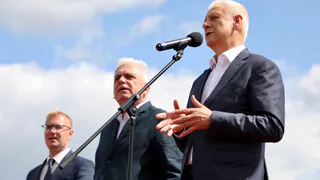 Магнитогорск проводил в большую жизнь две тысячи выпускников