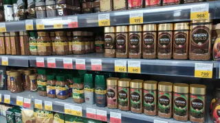 Помои в красивой банке: названы марки кофе, которые лучше не покупать даже по большой скидке