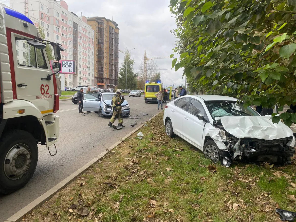Два водителя пострадали при развороте на проспекте Химиков в Нижнекамске 

