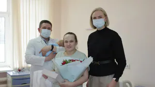 В Коми мама тройняшек получила подарки для новорожденных детей