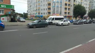 В брянской маршрутке упали две пенсионерки: женщины пострадали