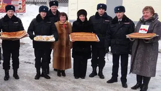 Нижнекамские мамы пекут пироги солдатам