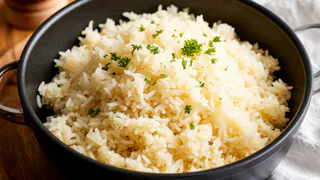 Рис больше не варю, даже плиту не включаю: нашла идеальный способ приготовить рассыпчатый рис без варки