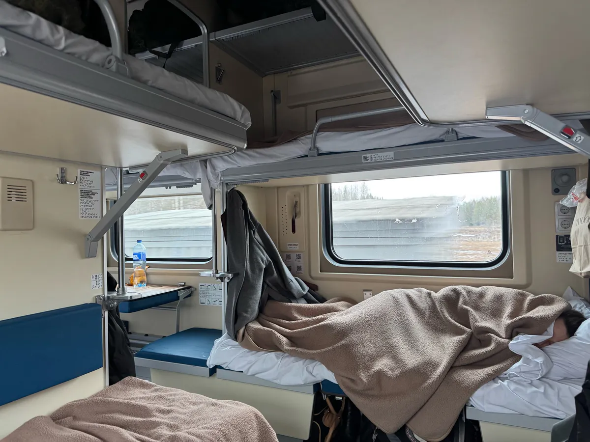 «Пассажиров бросали на путях»: откровения проводника, который не выдержал и поменял работу