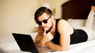 Чебоксарец хотел вызвать проститутку и лишился почти двухсот тысяч рублей