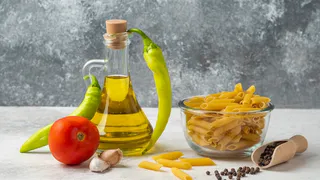 На упаковке пишут одно, а в состав вмешивают другое: в Роскачестве назвали худшие марки растительных масел