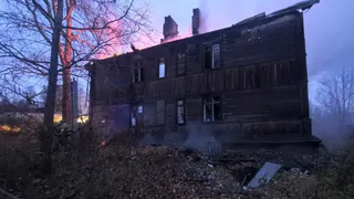 Горячее воскресенье: в Коми спасатели эвакуировали 23 человека из многоэтажки в Эжве