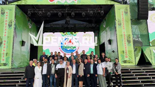 На празднике татарской культуры в Кировской области Олегу Мельниченко подарили фигуру крылатого коня