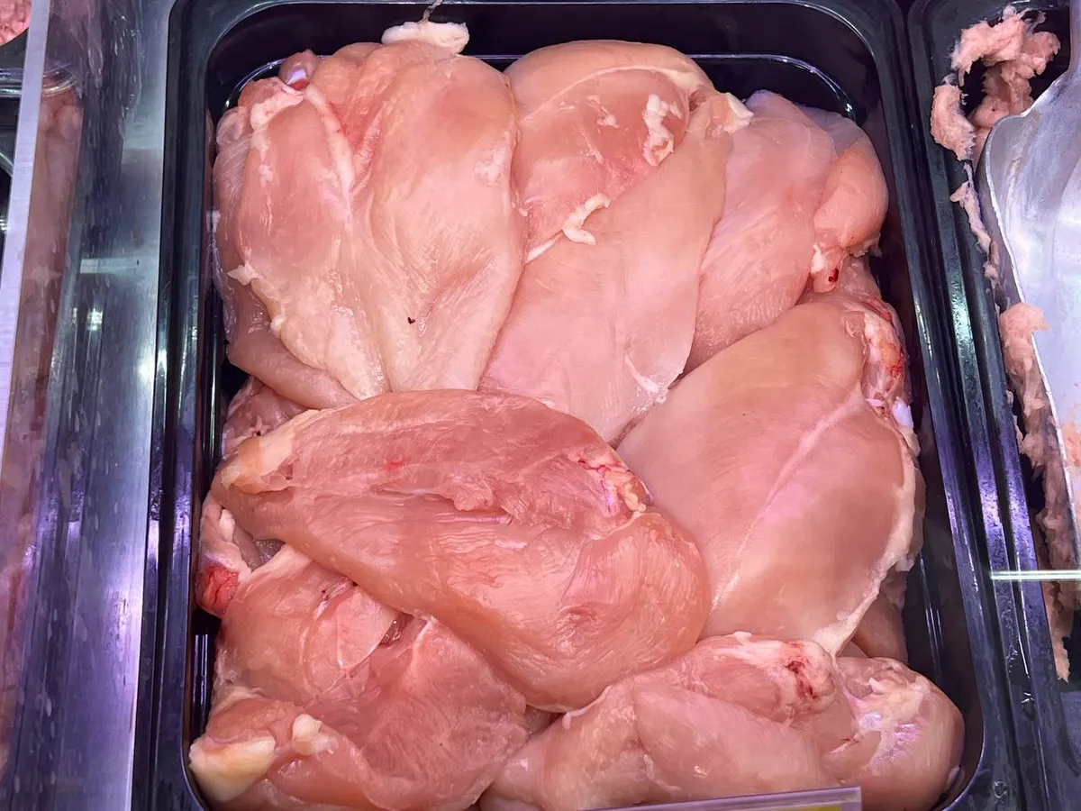 Вместо мяса одна химия: Роскачество определило худший бренд филе цыпленка - обходите стороной