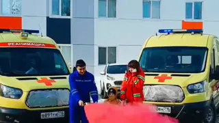 В Нижнекамске супружеская пара провела гендер-пати на фоне карет скорой помощи