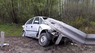 Водитель погиб: Опель врезался в отбойник в Путятинском районе