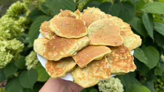 Пока сезон всегда делаю кабачки "по-Венгерски": обалденная вкуснятина за 15 минут - а сколько пользы