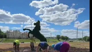 Во Владимире появился зеленый конь