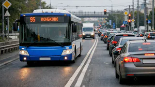 Объезд транспорта по встречке — штраф или ловушка системы: что нужно знать каждому водителю