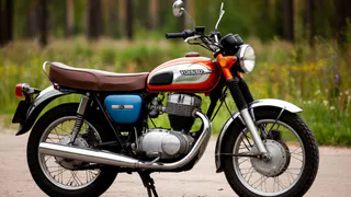 Ломался, перегревался и капризничал - но его все равно любили: самый ненадежный мотоцикл в СССР. Почему на нем продолжали ездить?