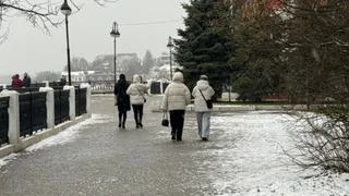 Сотворила из обуви устойчивые ледоходы - теперь и по скользкой лестнице бегаю без страха. Копеечный способ для гололеда