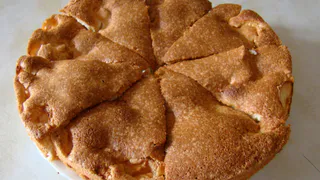 "Всего 3 стакана": этот ленивый яблочный пирог в 100 раз лучше, чем шарлотка — убедитесь сами