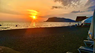 Этот курорт не зря в народе называют русской Италией: абсолютно чистые пляжи и лазурное море за копейки