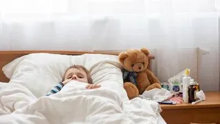 Антиваксеры угрожают детям: Опасная болезнь вновь поднимает голову в России