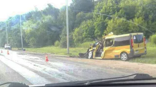 В Рязани на Окружной дороге столкнулись микроавтобус и грузовик