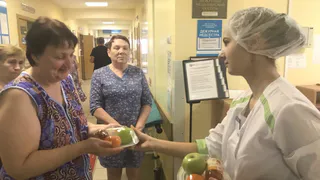 Фрукты и сок: пациентам ОКБ будут дарить небольшие подарки