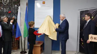 В Коми установили бюст первого главы региона