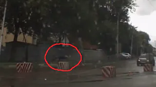 На Вокзальной пешеходов сбивает с ног ржавая проволока