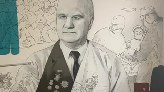 Возле входа в ортопедическое отделение: в ОКБ появилось граффити врача-фронтовика