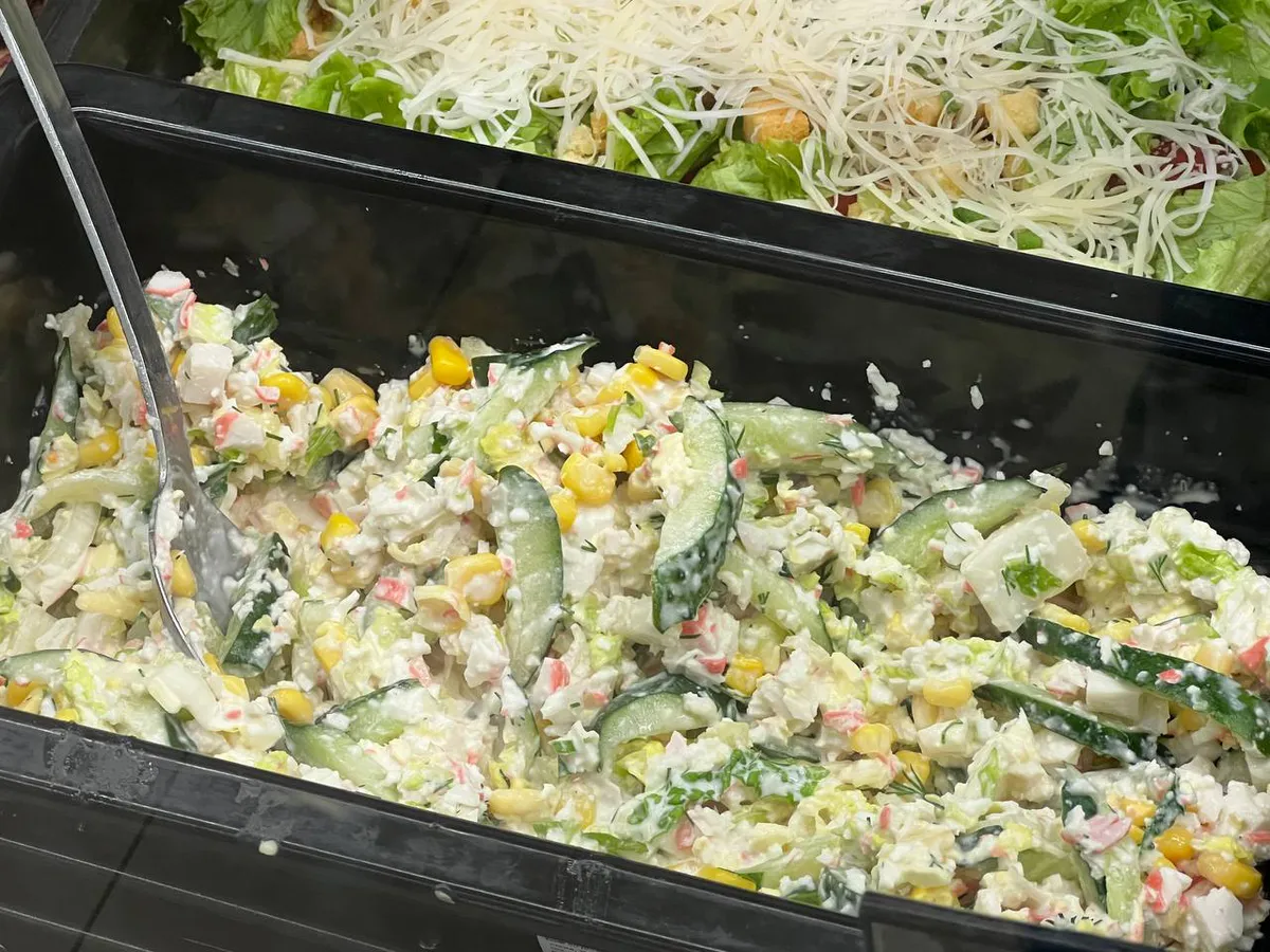 Салат «Прага» многие упускают, а это классика как оливье и шуба. Он был любимчиком всех ресторанов в СССР