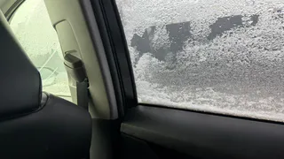 Убираю лёд на лобовом стекле за пару секунд: автослесарь подсказал рабочий метод - многие об этом даже не слышали