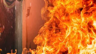 В двухэтажном доме в Меленках случился пожар