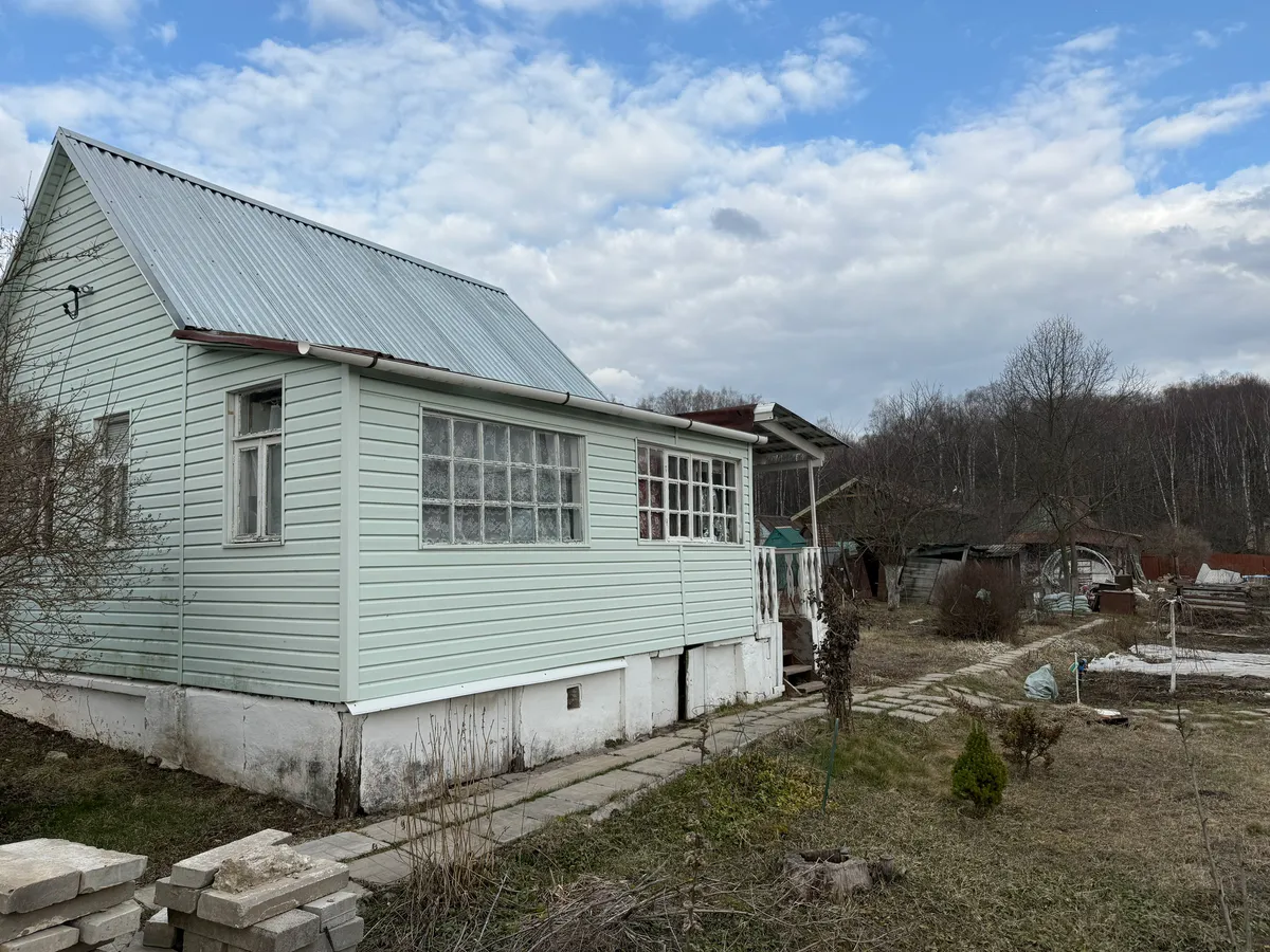 Разобрали даже развалюхи: почему люди кинулись покупать дома в деревне — даже документы не нужны