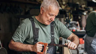 Стало известно, почему в России отменили индексацию выплат работающим пенсионерам