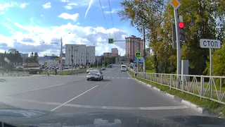 В Рязани водитель на огромной скорости проехал на красный через «зебру»