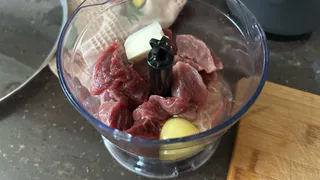 Добавляю всего 1 ложку в фарш и котлеты получаются легкие и пышные - нужно знать одну хитрость