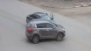 В центре Рязани водитель проскочил на "красный" и спровоцировал ДТП