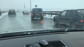 Массовое ДТП на Северной окружной - столкнулись три легковых автомобиля