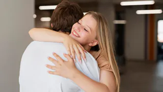 Шесть параметров объятия, которые определяют его эффект на нервную систему – нейропсихологи объяснили механизм