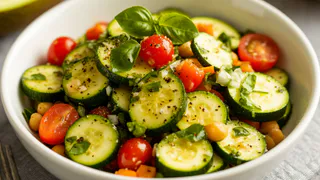 Съедается, не доходя до банки: салат из кабачков на зиму