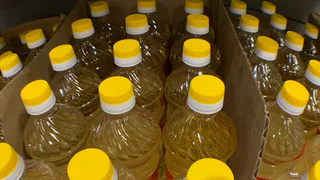 Янтарная отрава в прозрачной бутылке: Роскачество назвало худшие бренды растительного масла