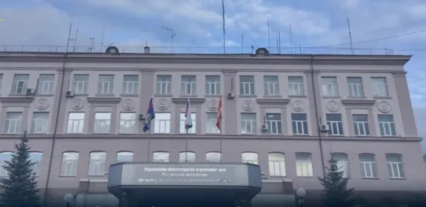 Вандализм в Магнитогорске: пьяный мужчина поджег арт-объект "Сердце" у школы